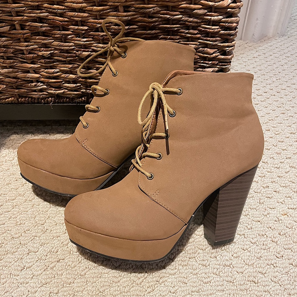 Cathy Jean Brown Heeled Booties Size 8
